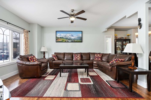 598 Tamarack Road, Edmonton, AB - Indoor Photo Showing Living Room