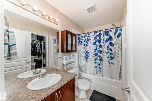 6003 48 Avenue, Beaumont, AB - Indoor Photo Showing Bathroom