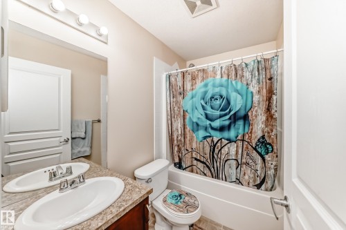 6003 48 Avenue, Beaumont, AB - Indoor Photo Showing Bathroom