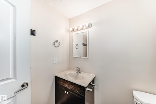 6003 48 Avenue, Beaumont, AB - Indoor Photo Showing Bathroom