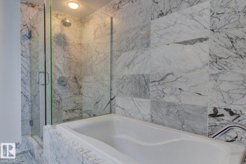 313 2510 109 Street, Edmonton, AB - Indoor Photo Showing Bathroom