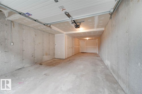 1647 Cunningham Way, Edmonton, AB - Indoor Photo Showing Garage