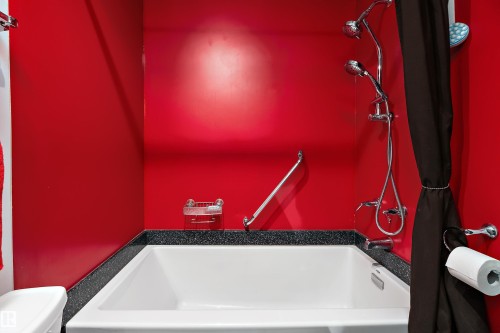 401 10335 118 Street, Edmonton, AB - Indoor Photo Showing Bathroom