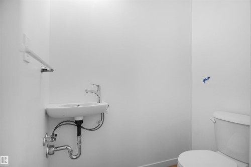 1429 9 Street, Edmonton, AB - Indoor Photo Showing Bathroom