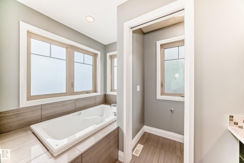 17931 78 Street, Edmonton, AB - Indoor Photo Showing Bathroom