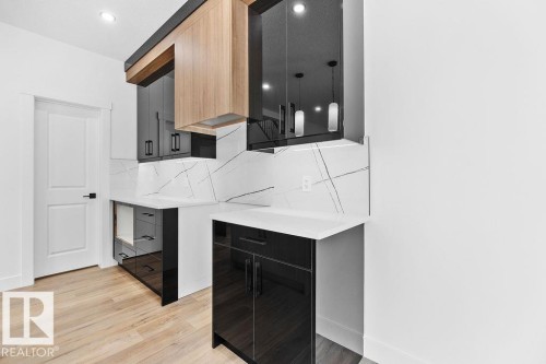 207 39 Avenue, Edmonton, AB - Indoor Photo Showing Other Room