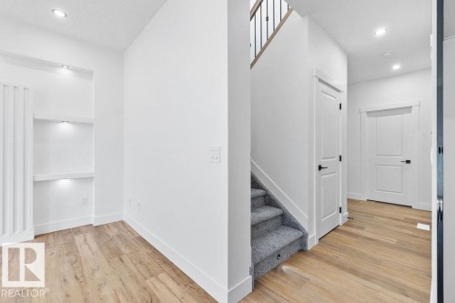 207 39 Avenue, Edmonton, AB - Indoor Photo Showing Other Room
