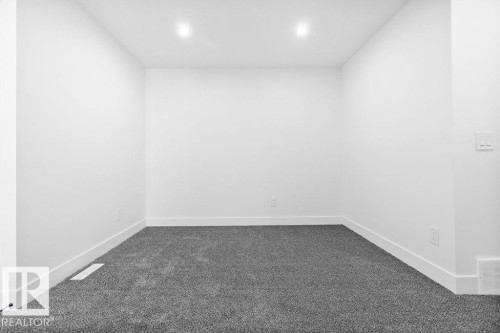 207 39 Avenue, Edmonton, AB - Indoor Photo Showing Other Room