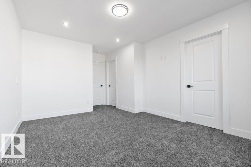 207 39 Avenue, Edmonton, AB - Indoor Photo Showing Other Room