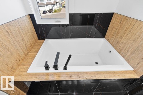 207 39 Avenue, Edmonton, AB - Indoor