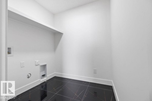 207 39 Avenue, Edmonton, AB - Indoor With Storage