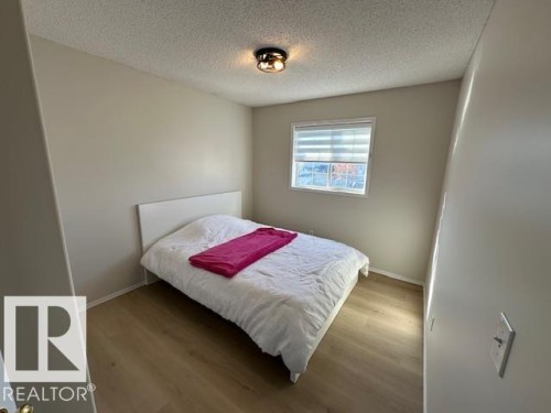 9806 179 Avenue, Edmonton, AB - Indoor Photo Showing Bedroom