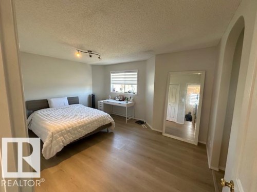 9806 179 Avenue, Edmonton, AB - Indoor Photo Showing Bedroom