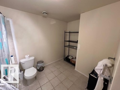 9806 179 Avenue, Edmonton, AB - Indoor Photo Showing Bathroom