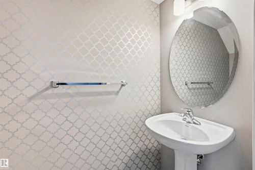 4033 Orchards Drive, Edmonton, AB - Indoor Photo Showing Bathroom