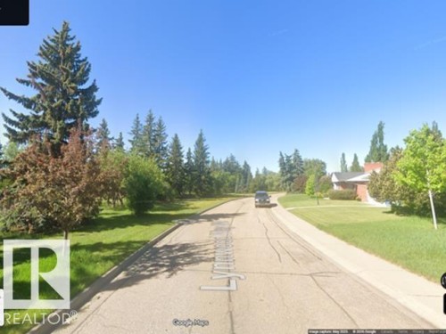 The property is situated on a paved street with a curb and an expansive grassy area - 243 Lynnwood Way, Edmonton, AB - Outdoor