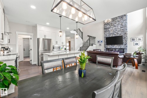 1759 Tanager Close, Edmonton, AB - Indoor Photo Showing Dining Room