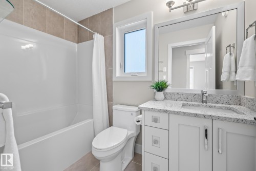 1759 Tanager Close, Edmonton, AB - Indoor Photo Showing Bathroom