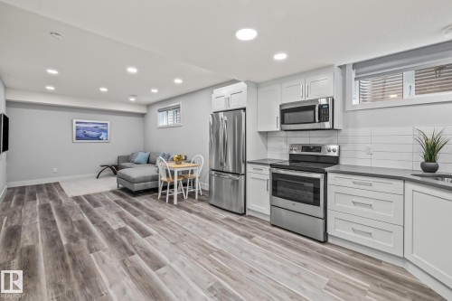 1759 Tanager Close, Edmonton, AB - Indoor Photo Showing Kitchen
