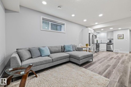 1759 Tanager Close, Edmonton, AB - Indoor Photo Showing Living Room