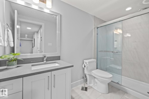 1759 Tanager Close, Edmonton, AB - Indoor Photo Showing Bathroom