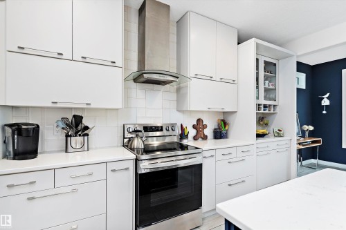 1756 Tanager Close, Edmonton, AB - Indoor Photo Showing Kitchen