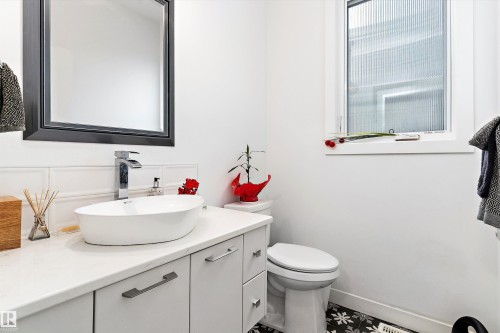 1756 Tanager Close, Edmonton, AB - Indoor Photo Showing Bathroom