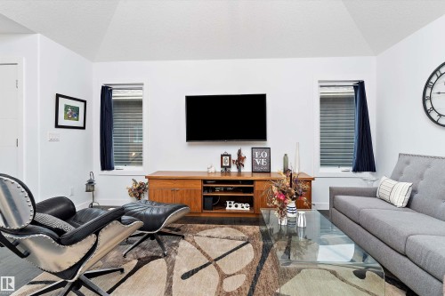 1756 Tanager Close, Edmonton, AB - Indoor Photo Showing Living Room