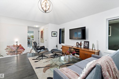1756 Tanager Close, Edmonton, AB - Indoor Photo Showing Living Room