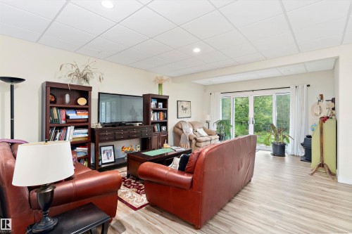 1756 Tanager Close, Edmonton, AB - Indoor Photo Showing Living Room