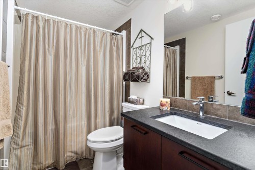1756 Tanager Close, Edmonton, AB - Indoor Photo Showing Bathroom