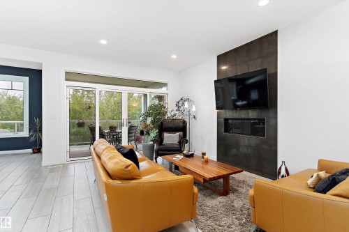 1756 Tanager Close, Edmonton, AB - Indoor Photo Showing Living Room