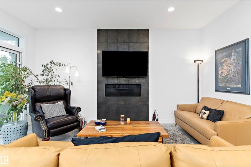 1756 Tanager Close, Edmonton, AB - Indoor Photo Showing Living Room