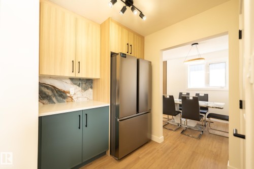 16131 109A Avenue, Edmonton, AB - Indoor Photo Showing Kitchen