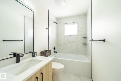 16131 109A Avenue, Edmonton, AB - Indoor Photo Showing Bathroom