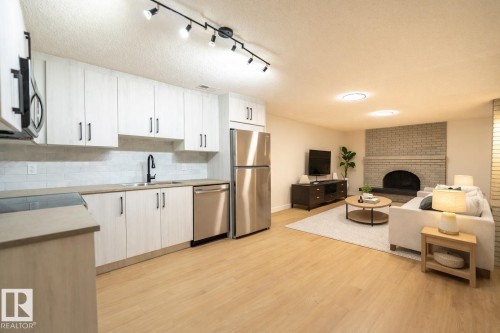 16131 109A Avenue, Edmonton, AB - Indoor Photo Showing Kitchen