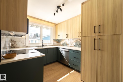 16131 109A Avenue, Edmonton, AB - Indoor Photo Showing Kitchen