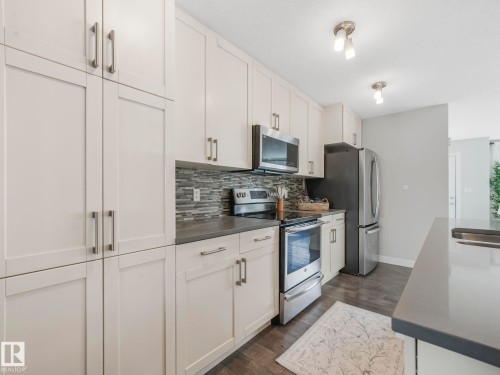 2604 Coughlan Road, Edmonton, AB - Indoor Photo Showing Kitchen With Upgraded Kitchen