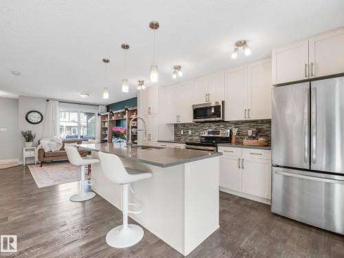 2604 Coughlan Road, Edmonton, AB - Indoor Photo Showing Kitchen With Upgraded Kitchen