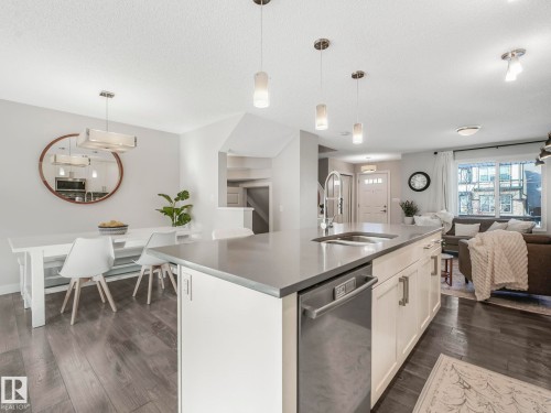 2604 Coughlan Road, Edmonton, AB - Indoor Photo Showing Kitchen With Upgraded Kitchen