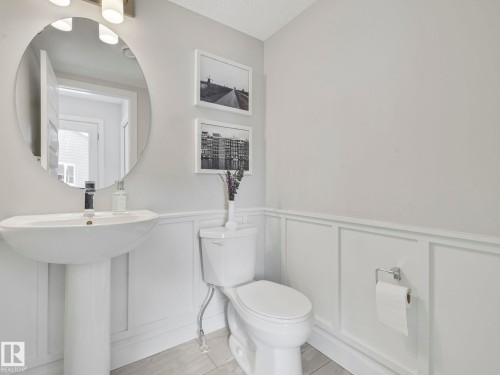 2604 Coughlan Road, Edmonton, AB - Indoor Photo Showing Bathroom