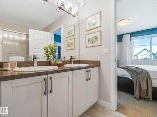 2604 Coughlan Road, Edmonton, AB - Indoor Photo Showing Bathroom