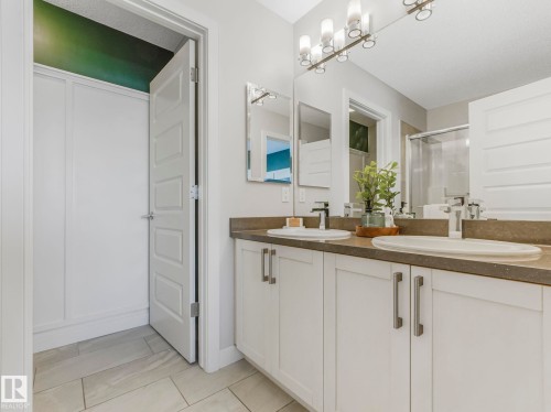 2604 Coughlan Road, Edmonton, AB - Indoor Photo Showing Bathroom