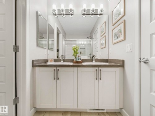 2604 Coughlan Road, Edmonton, AB - Indoor Photo Showing Bathroom