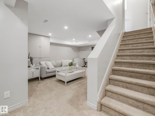 2604 Coughlan Road, Edmonton, AB - Indoor Photo Showing Other Room