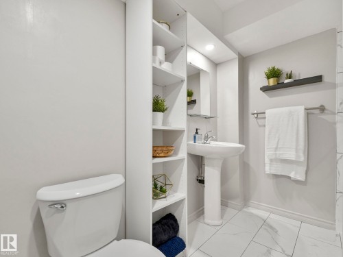 2604 Coughlan Road, Edmonton, AB - Indoor Photo Showing Bathroom