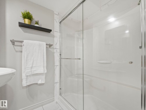 2604 Coughlan Road, Edmonton, AB - Indoor Photo Showing Bathroom