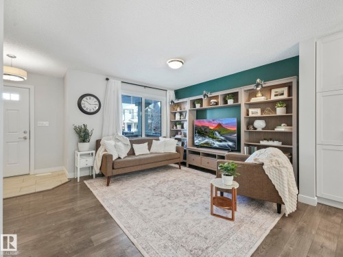 2604 Coughlan Road, Edmonton, AB - Indoor Photo Showing Living Room
