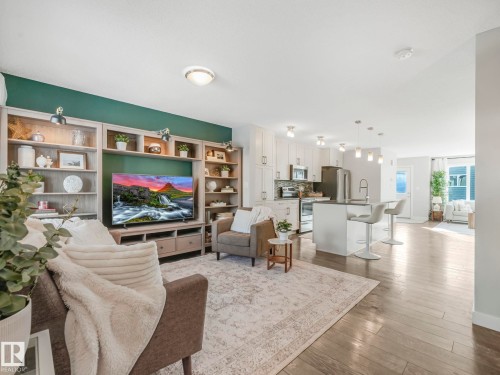 2604 Coughlan Road, Edmonton, AB - Indoor Photo Showing Living Room