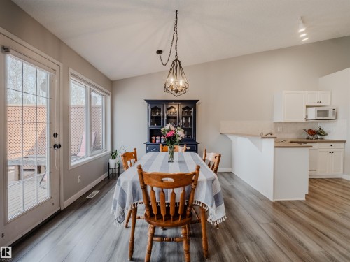 18 64 Blackburn, Edmonton, AB - Indoor Photo Showing Dining Room